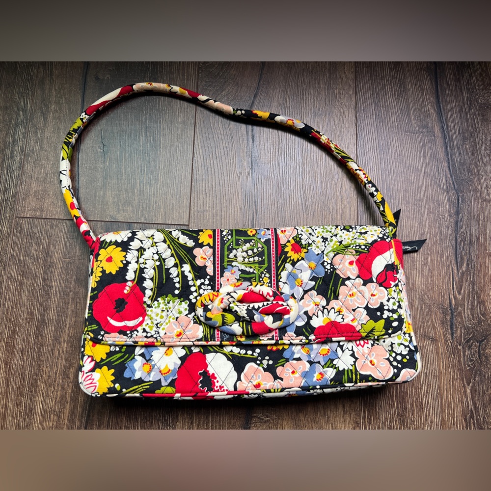 LIKE NEW VERA BRADLEY “KNOT JUST A CLUTCH” POPPY FIELDS